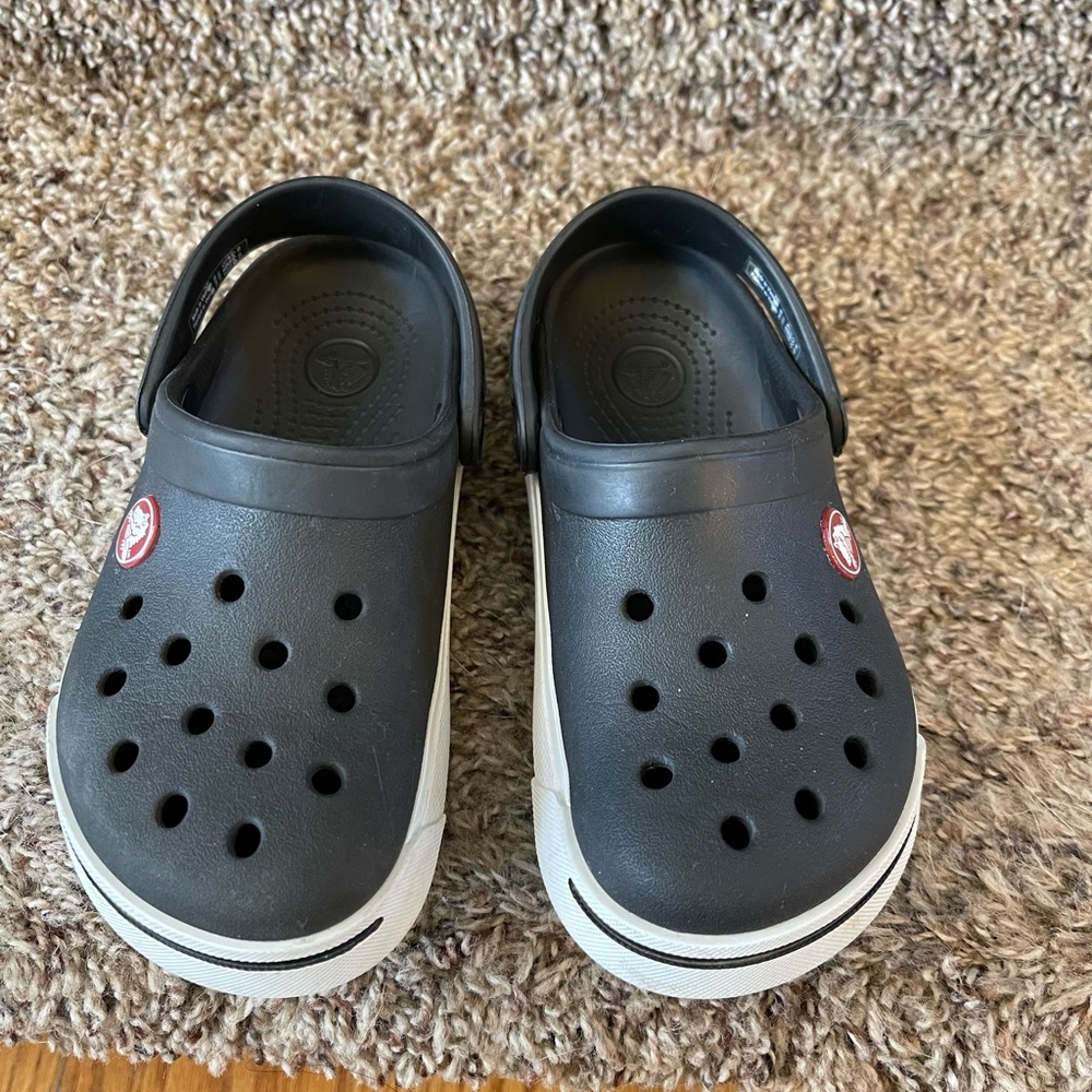 Like new Crocs. Toddler sz 10/11c. Black w white & red detail. No wear on soles.